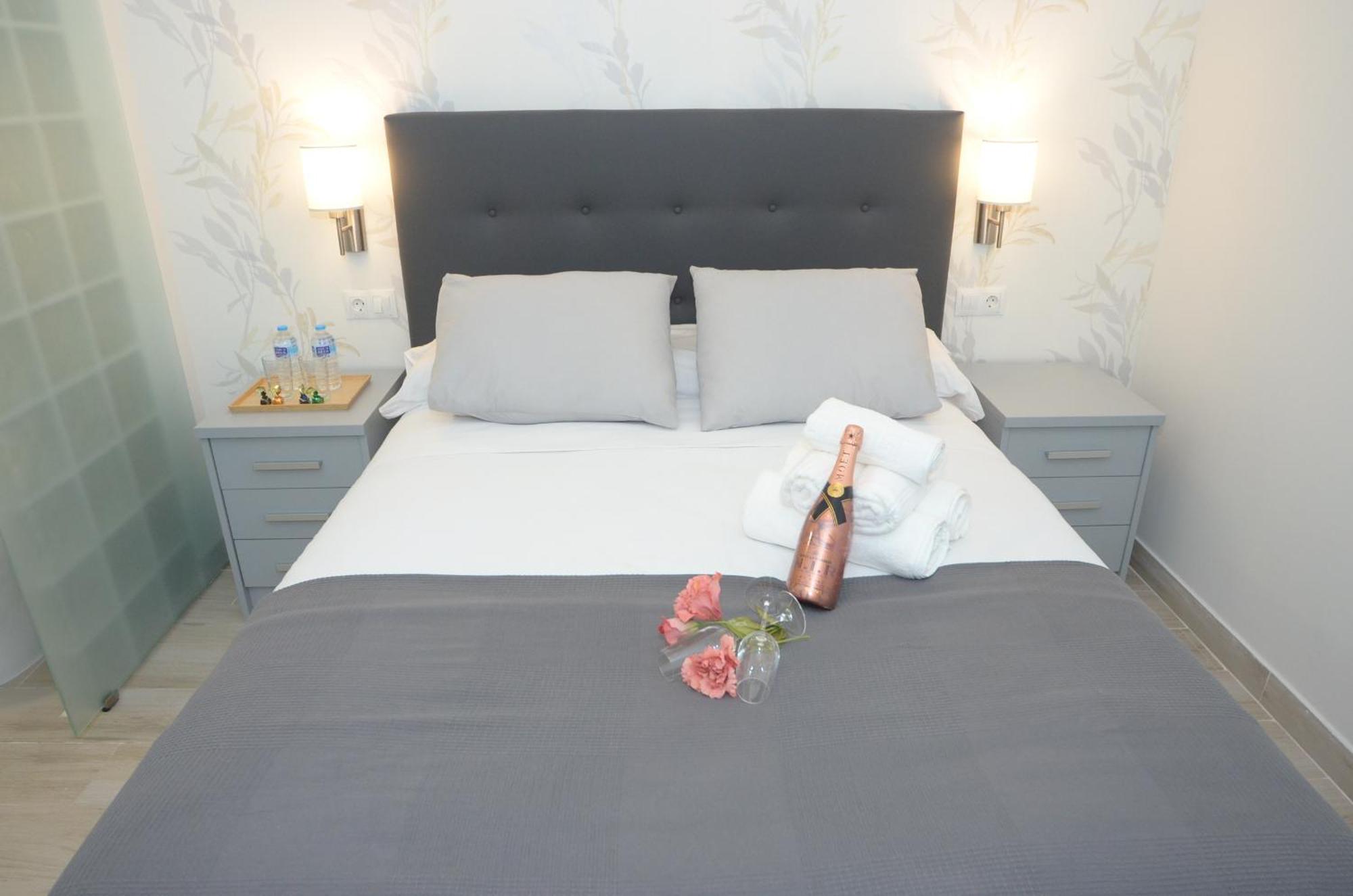 Alojamiento Beethoven Luxury Малага Экстерьер фото